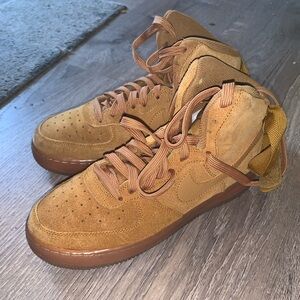 GRADE SCHOOL 7 NIKE BROWN SUEDE HIGH TOP SNEAKERS